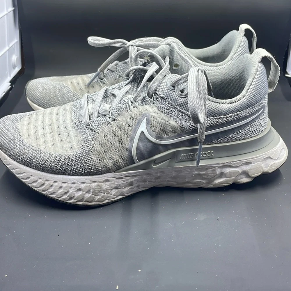 Nike women’s tennis shoes - Picture 2 of 11